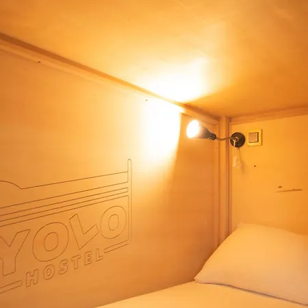 Yolo Hostel Istanbul Exterior photo