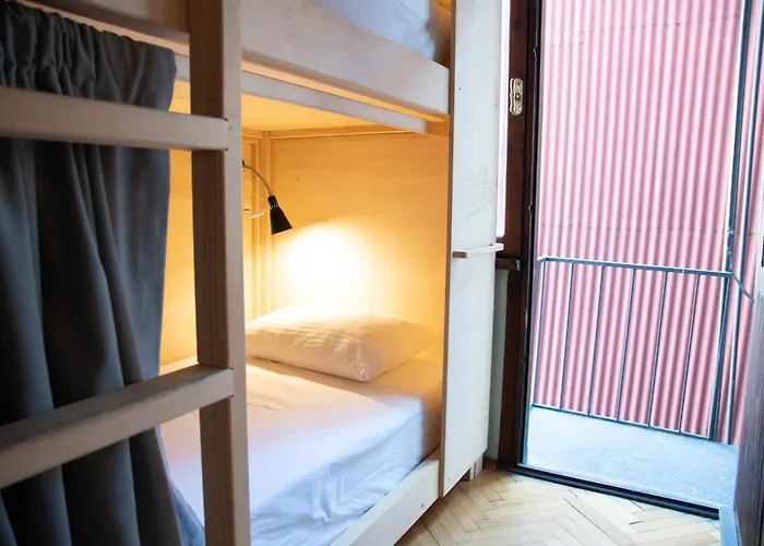 Yolo Hostel